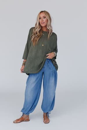 sunday-stroll-oversized-tee-olive/Olive