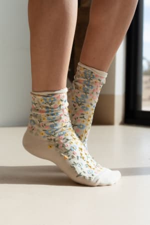 Tullie Flower Pattern Socks: undefined