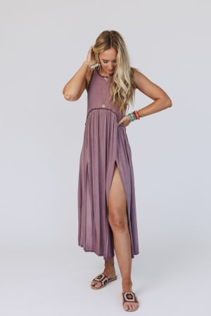 daisy-chain-maxi-dress-burgundy/Burgundy