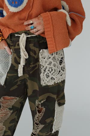 city-sky-distressed-pants-green-multi/Camo