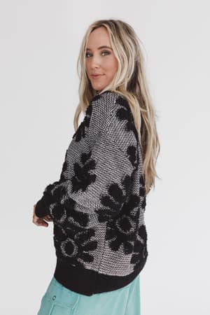 zinnia-textured-flower-top-black/Black