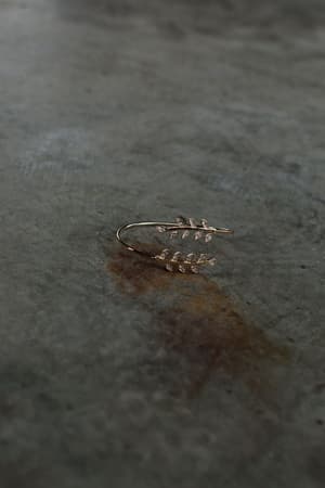 asteria-leaf-cuff-gold/Gold