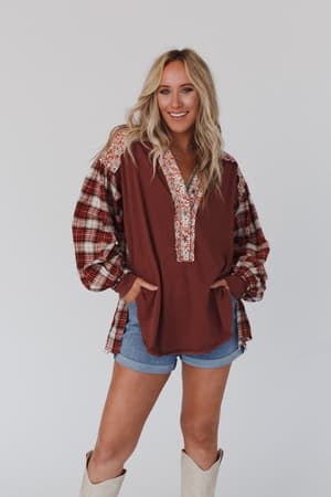 better-together-mixed-print-top-apple-wood/Apple Wood