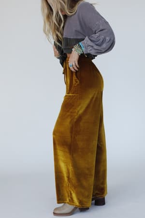 relaxing-robin-velvet-wide-leg-pant-marigold/Marigold