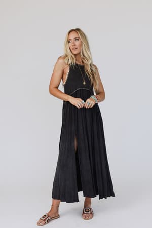 daisy-chain-maxi-dress-black/Black