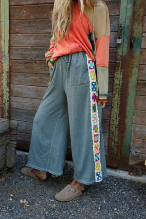 love-seeker-crochet-panel-pants-olive/Olive