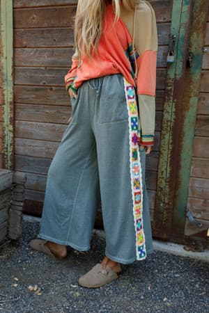 love-seeker-crochet-panel-pants-olive/Olive