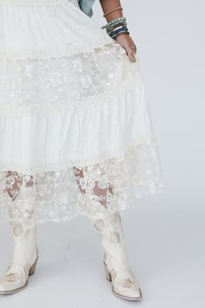 lace-horizon-maxi-skirt-cream/Cream
