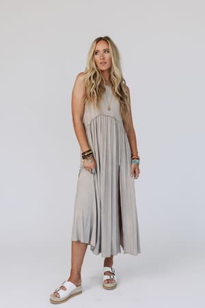 daisy-chain-maxi-dress-taupe/Taupe