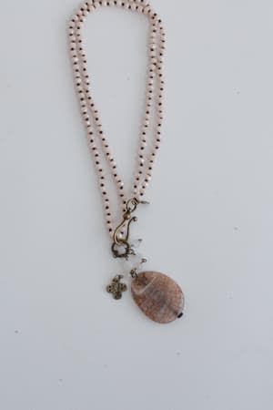 gizelle-necklace-blush/Blush