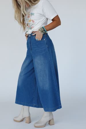 frontier-flare-jeans-medium-wash/Medium Wash