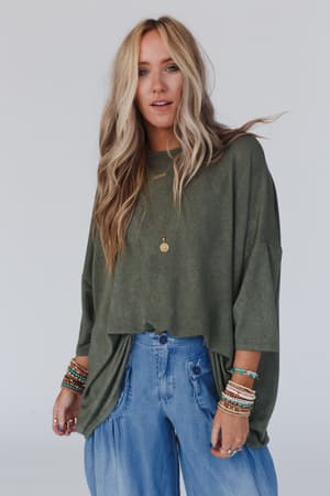sunday-stroll-oversized-tee-olive/Olive