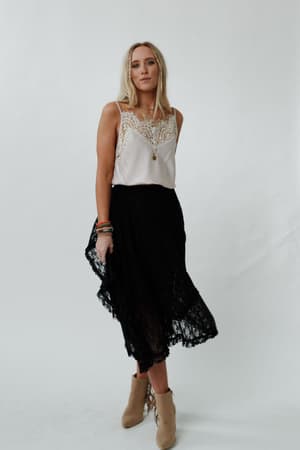 dreamy-meadow-floral-lace-skirt-black/Black