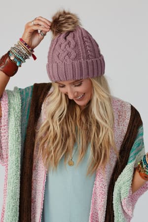 cable-knit-faux-fur-pom-beanie-mauve/Mauve