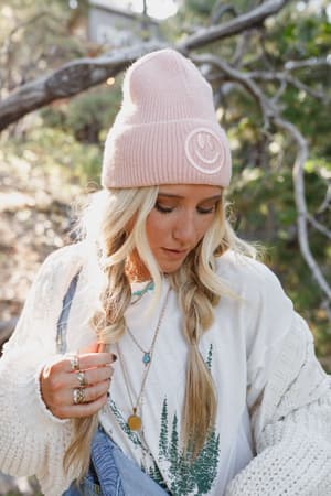 nesta-smiley-beanie-blush/Blush