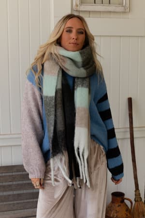 everest-cozy-plaid-scarf-blue/Blue