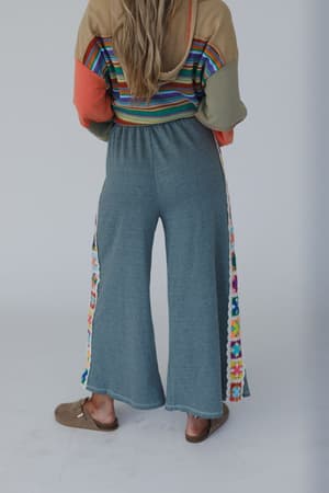 love-seeker-crochet-panel-pants-olive/Olive