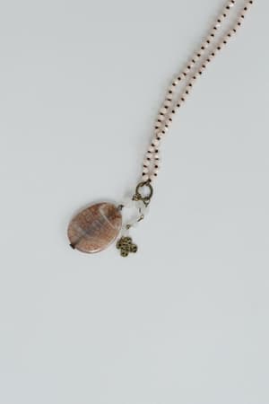 gizelle-necklace-blush/Blush
