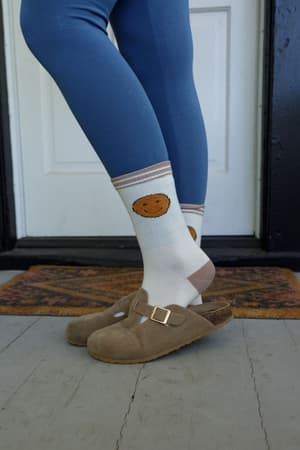 happy-feet-smiley-face-socks-ivory/Ivory