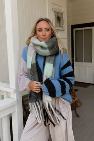 everest-cozy-plaid-scarf-blue/Blue