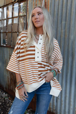 City Stripes High Low Top: undefined