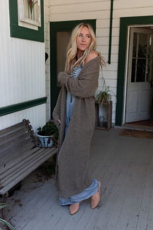 wednesday-cardigan-olive/Olive