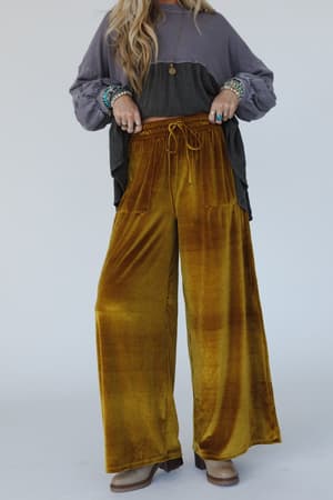 relaxing-robin-velvet-wide-leg-pant-marigold/Marigold