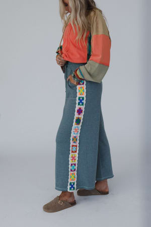 love-seeker-crochet-panel-pants-olive/Olive