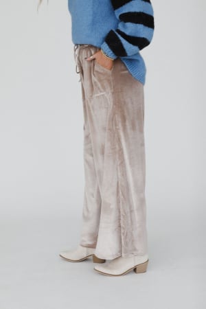 relaxing-robin-velvet-wide-leg-pant-taupe/Taupe