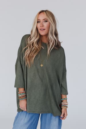 sunday-stroll-oversized-tee-olive/Olive