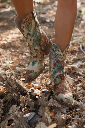 Canyon Rose Boots: undefined