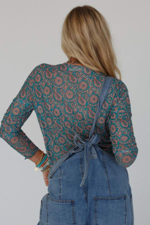 sapphire-sky-paisley-top-blue-paisley/Blue Paisley