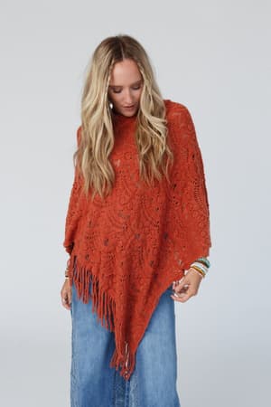 sea-beyond-lace-poncho-rust/Rust