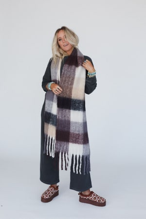 everest-cozy-plaid-scarf-black/Black