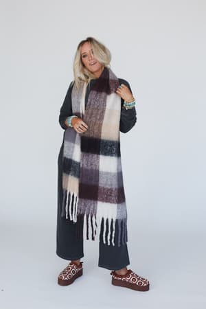 everest-cozy-plaid-scarf-black/Black