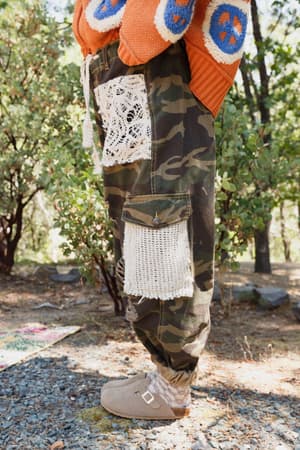 city-sky-distressed-pants-green-multi/Camo