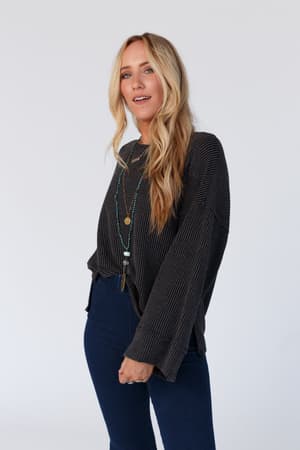 love-it-v-neckline-textured-top-charcoal/Charcoal