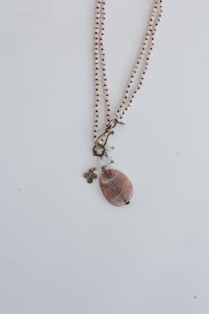gizelle-necklace-blush/Blush