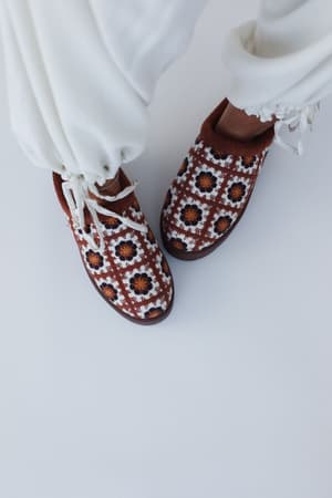 crochet-hug-slipper-shoes-brown/Brown