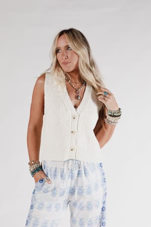 aire-sweater-vest-cream/Cream