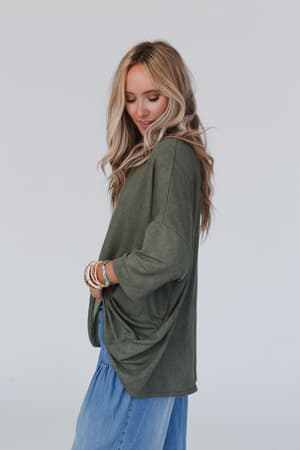 sunday-stroll-oversized-tee-olive/Olive
