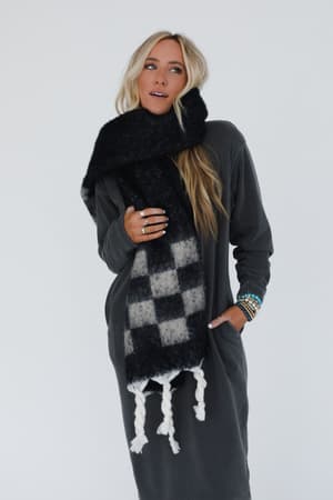 cider-stroll-scarf-black/Black
