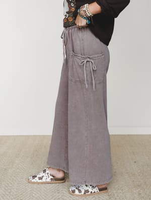 tied-with-a-bow-pants-expresso/Espresso