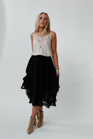 dreamy-meadow-floral-lace-skirt-black/Black
