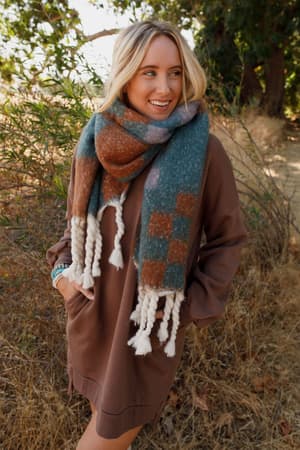 check-me-out-tassel-scarf-teal/Teal