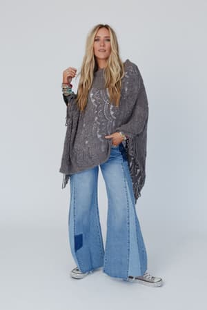 sea-beyond-lace-poncho-gray/Gray