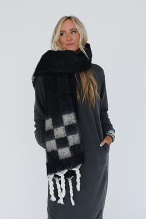 cider-stroll-scarf-black/Black