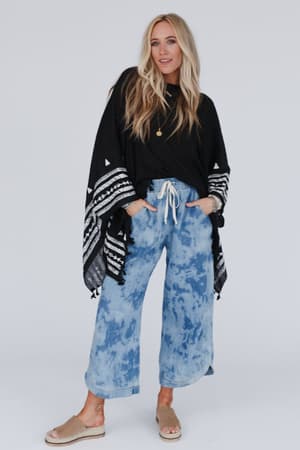 fallon-embroidered-sleeve-tassel-poncho-black/Black