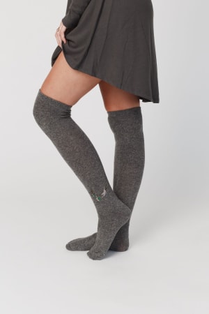 birds-of-a-feather-knee-high-socks-gray/Gray