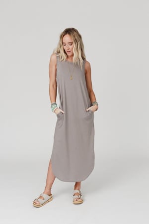 Cassie Sleeveless Pocket Maxi Dress: undefined
